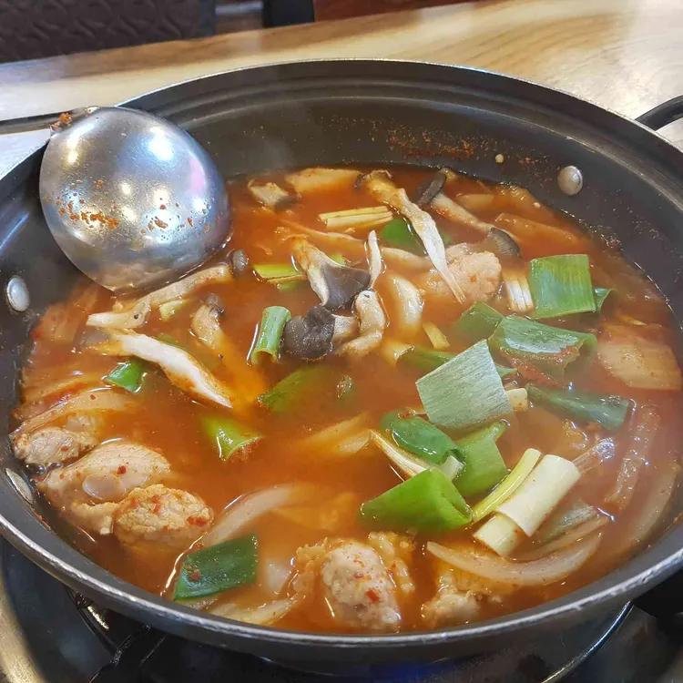 통돼지두루치기김치찌개전문점 대표 사진