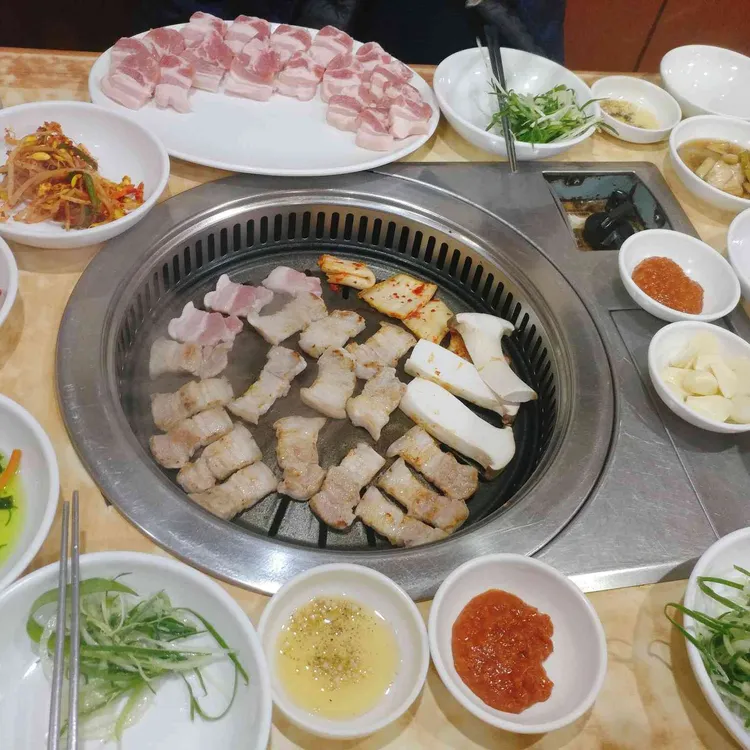 까막돼지와버섯총각들 대표 사진