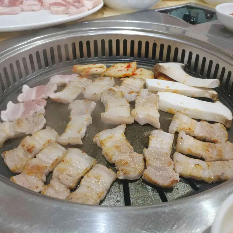 까막돼지와버섯총각들 대표 사진
