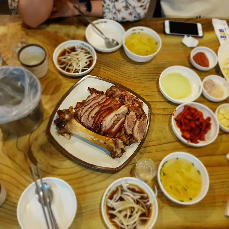 지환이네 왕족발 대표 사진