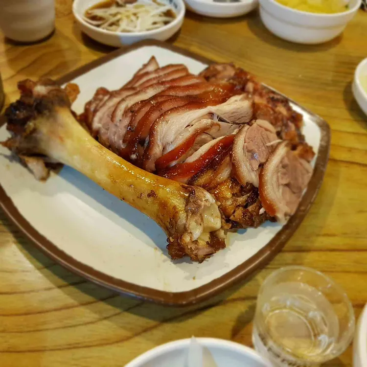 지환이네 왕족발 대표 사진