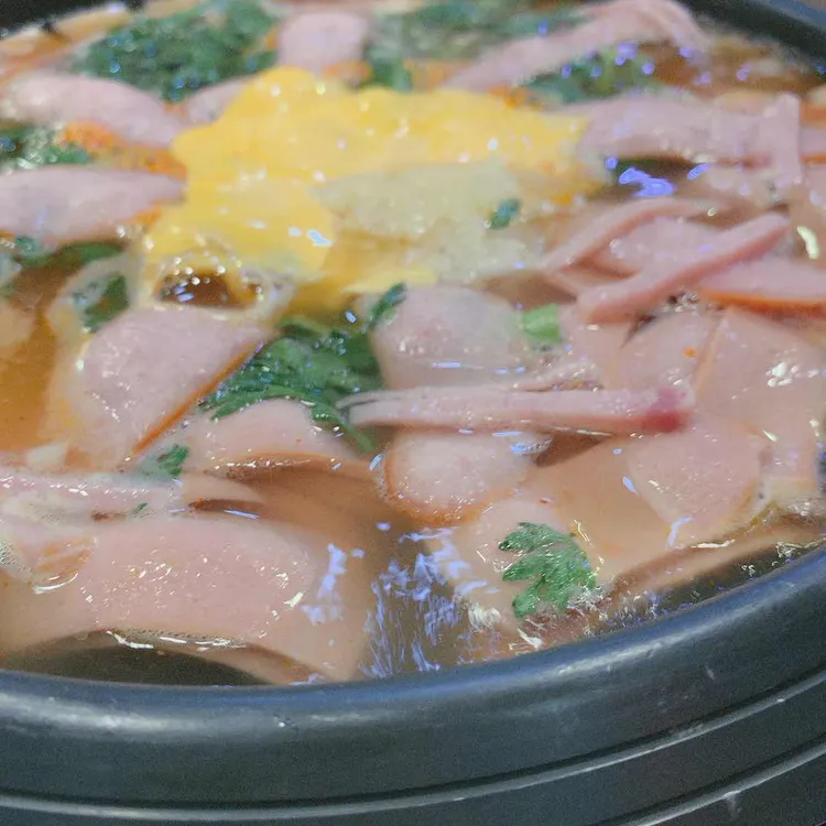 부대찌개매니아돈돌 대표 사진