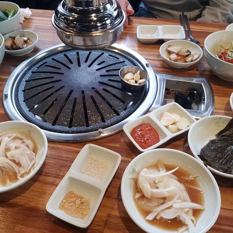 황금돼지 숯불구이 대표 사진