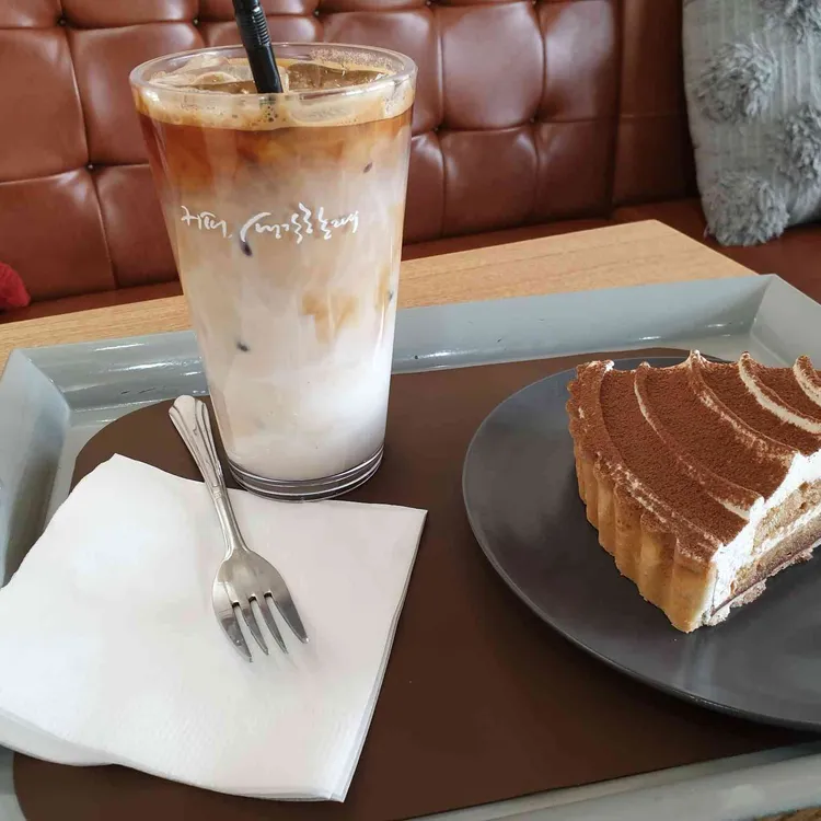 커피생각할때 대표 사진