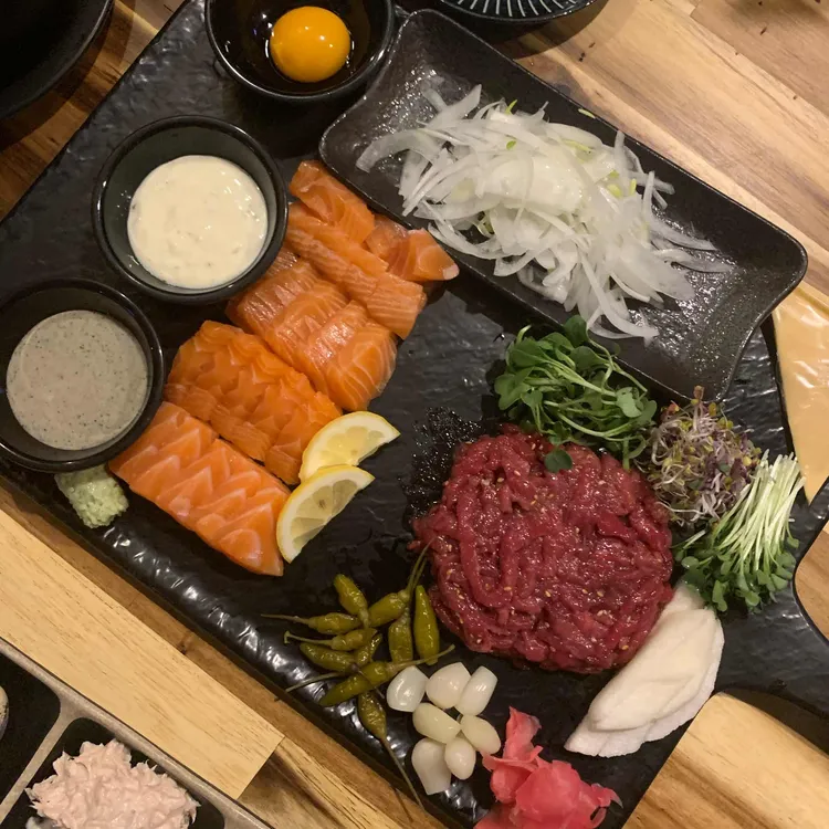 사르르 연어육회 대표 사진