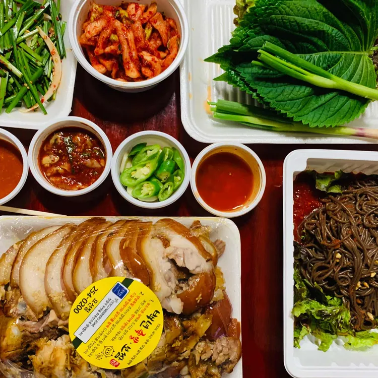 백년족발요선점 대표 사진