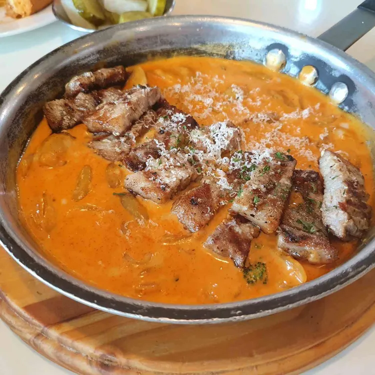 라라코스트 대표 사진