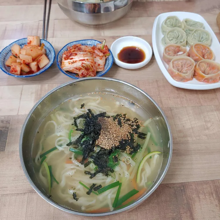 윤정이네 손칼국수 김밥 대표 사진
