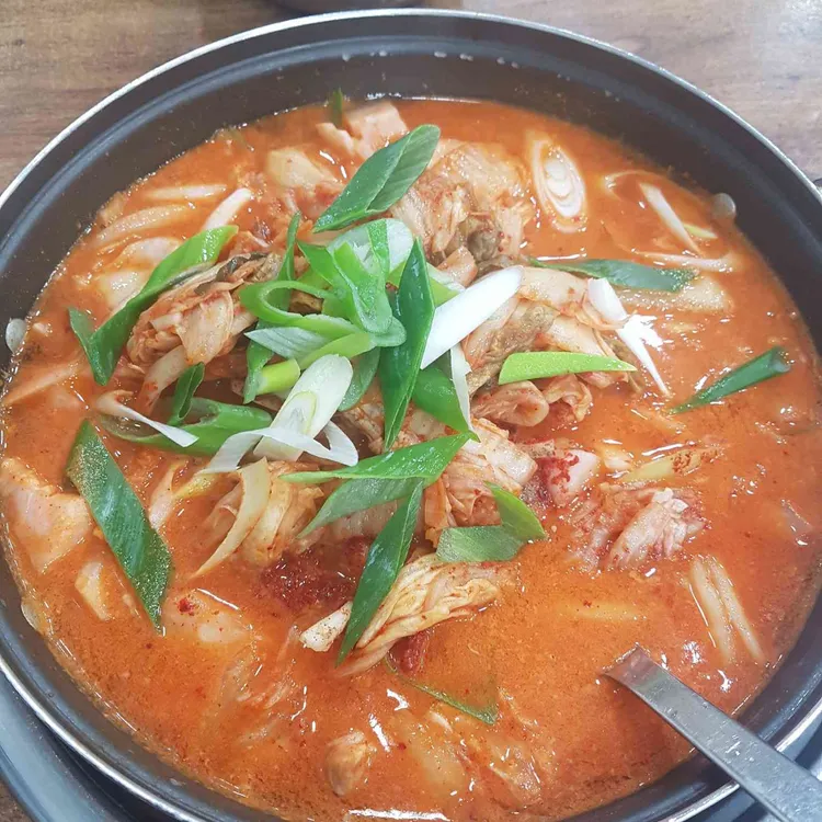 통돼지 두루치기 전문점 대표 사진