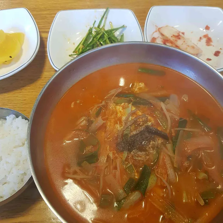 춘자육개장 대표 사진