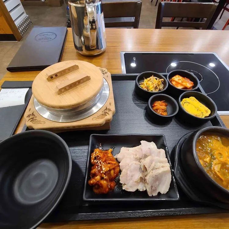원할머니보쌈족발 거여역점 대표 사진