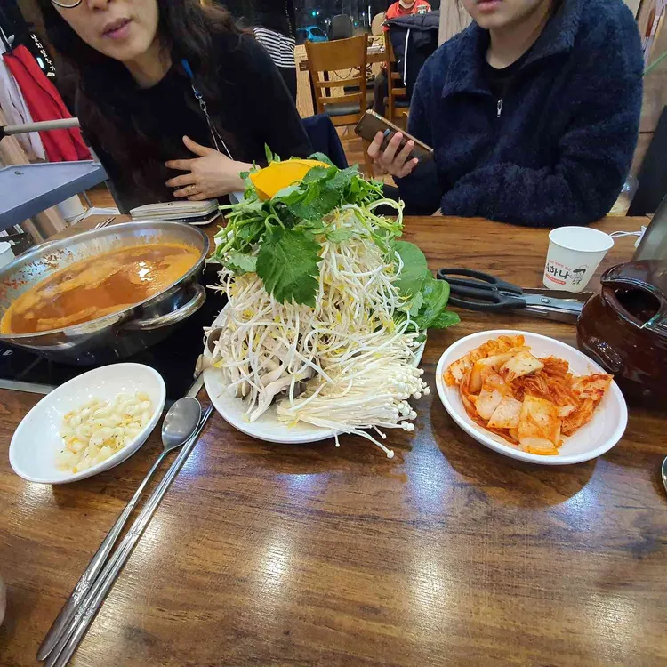 반월 칼국수 대표 사진