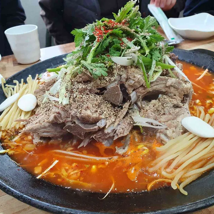옛날솥뚜껑감자탕 대표 사진