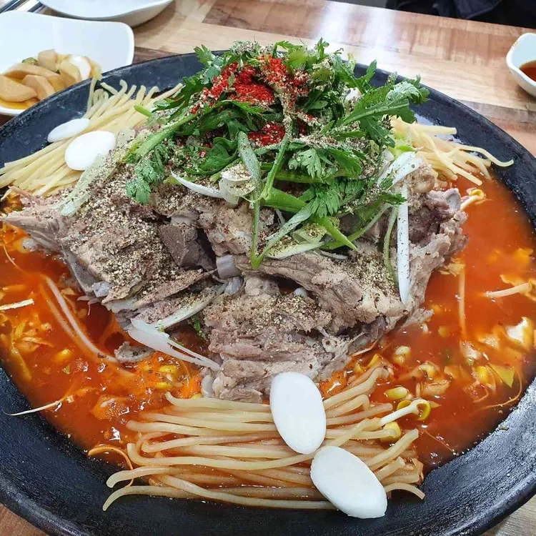 옛날솥뚜껑감자탕 대표 사진