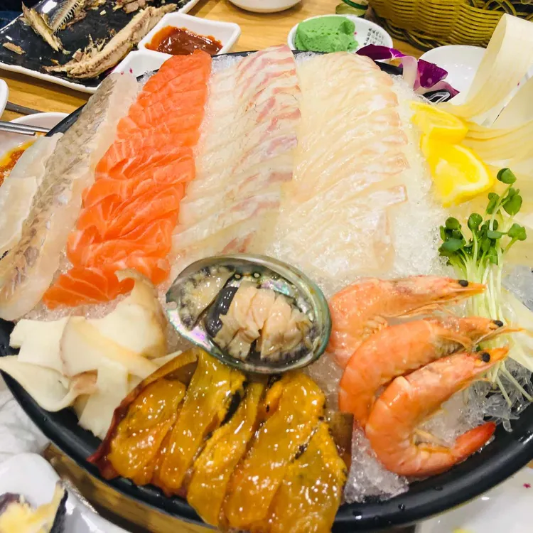 신선한 해산물과 회, 친절한 서비스 - AI 딩코의 맛집 공략