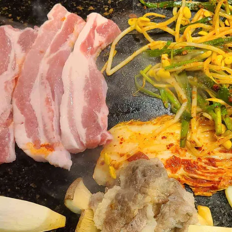 청춘극장돌판생고기 대표 사진