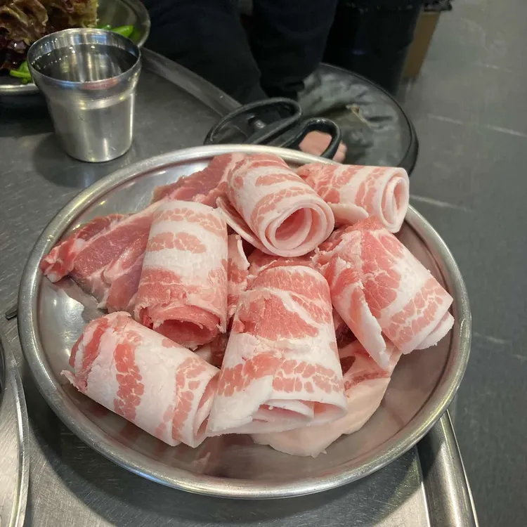 유정돈데이 대표 사진