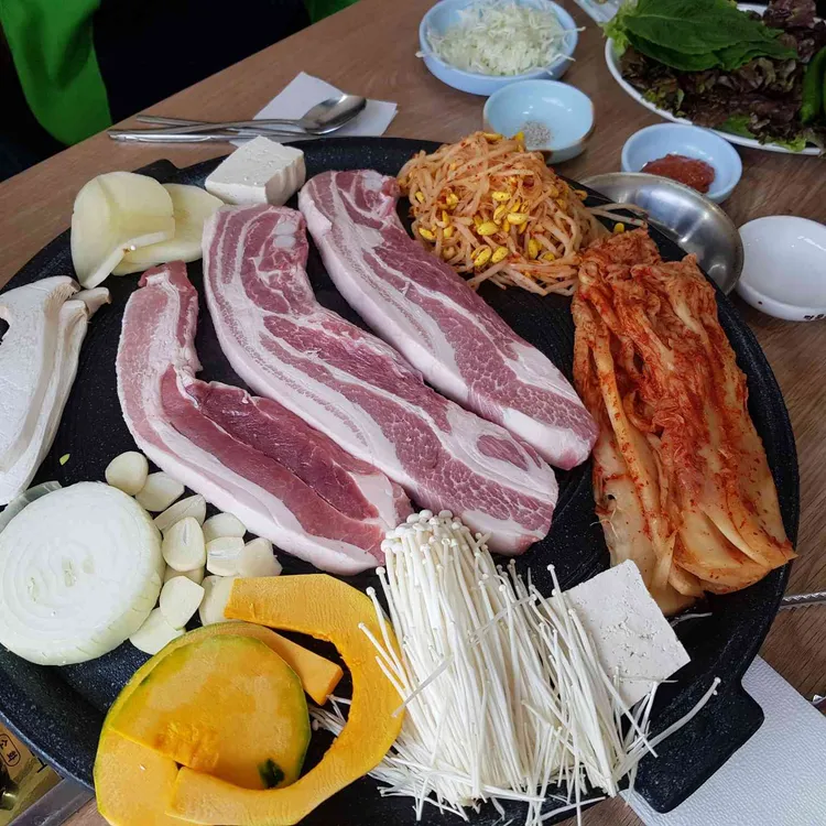 왕뚜껑돝떼마을생삼겹살 대표 사진