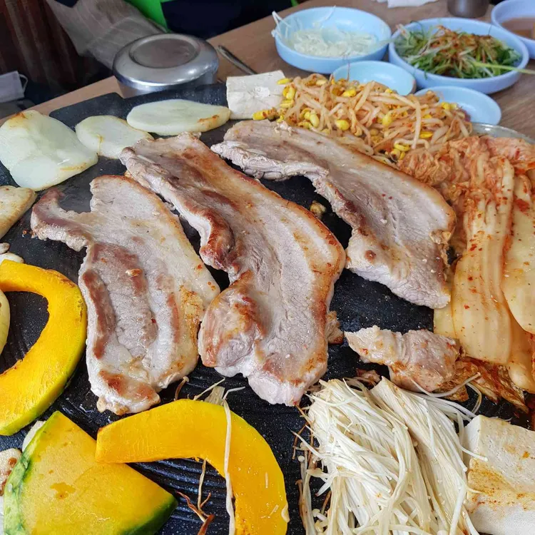 왕뚜껑돝떼마을생삼겹살 대표 사진