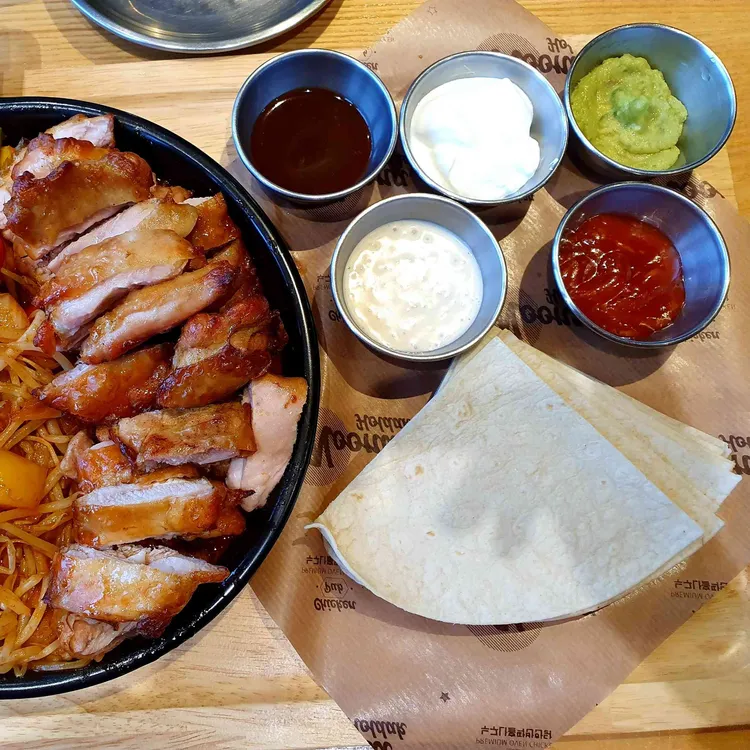 누구나홀딱반한닭 서산호수공원점 - 서산 치킨, 바베큐 맛집 - 다이닝코드