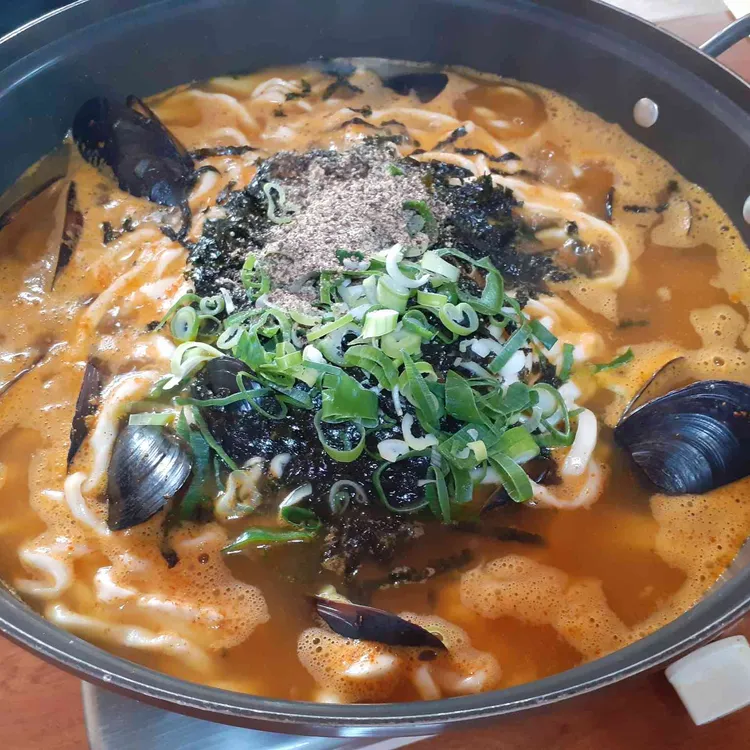 얼큰이손칼국수 대표 사진