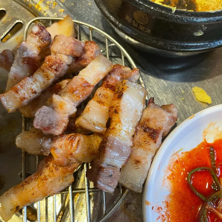 섬돼지 대표 사진