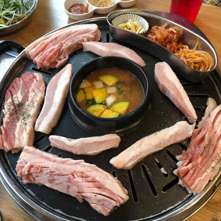 강남 돼지상회 무한리필 대표 사진