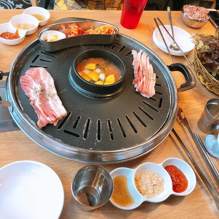 강남 돼지상회 무한리필 대표 사진