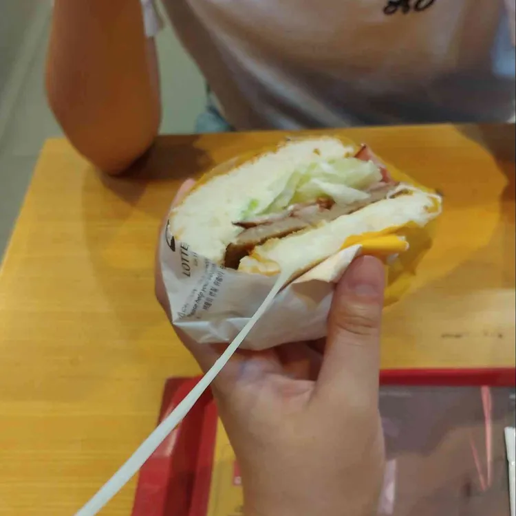 롯데리아 용봉점 대표 사진