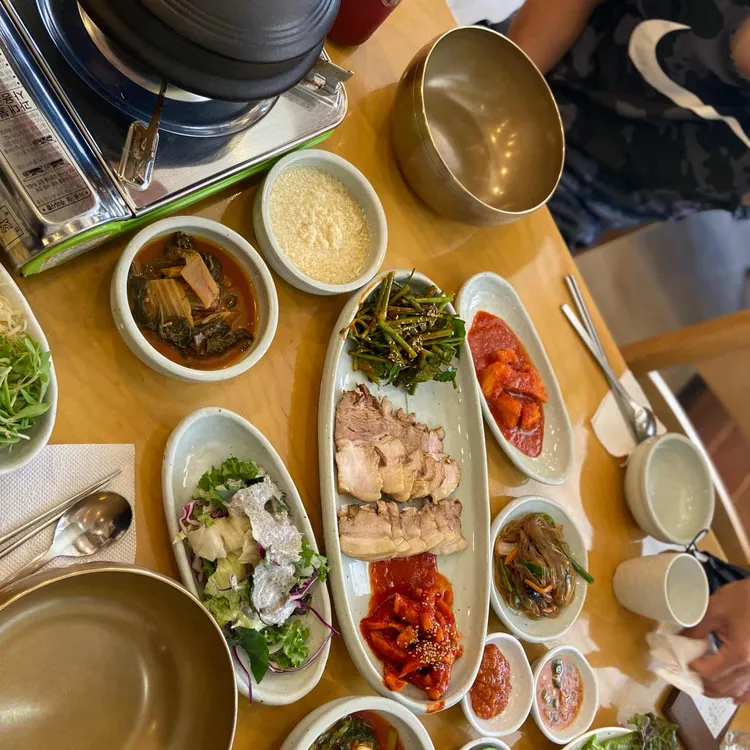 푸짐한 가마솥밥, 청국장과 보리밥 - AI 딩코의 맛집 공략