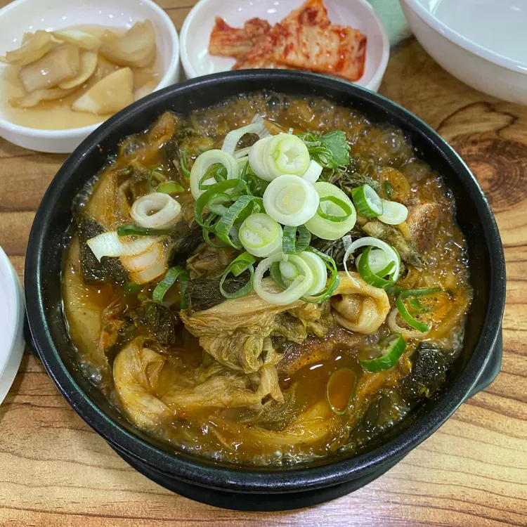 엄윤용얼큰한뼈해장국 대표 사진