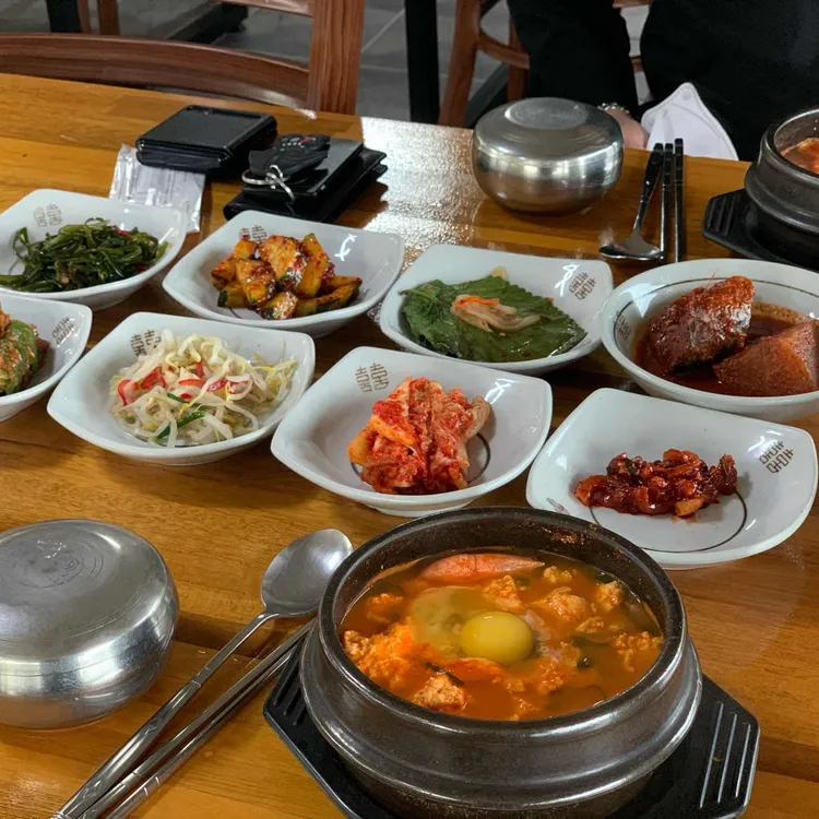 전통맷돌순두부: 따뜻하고 얼큰한 순두부찌개 맛집 - AI 딩코의 맛집 공략