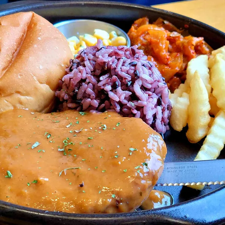 라라코스트 대표 사진