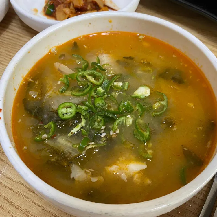 여수의 장어 맛집, 상아식당의 매력에 빠져보세요! - AI 딩코의 맛집 공략