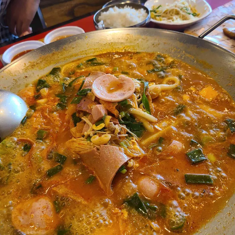 놀부부대찌개&화덕족발 대표 사진