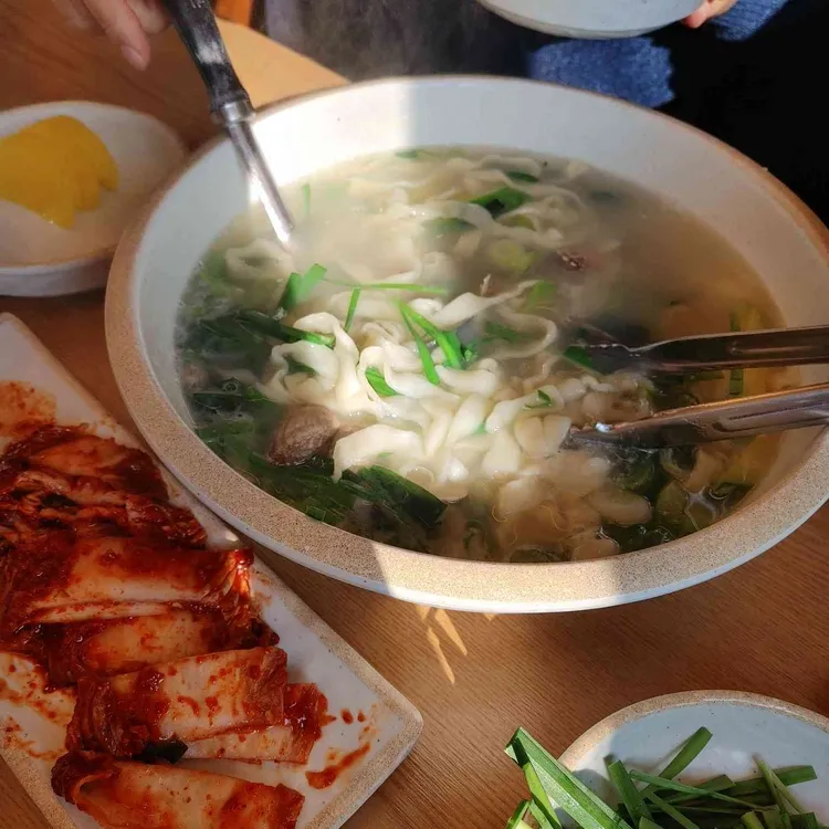 옹기종기엄마손 바지락칼국수 대표 사진