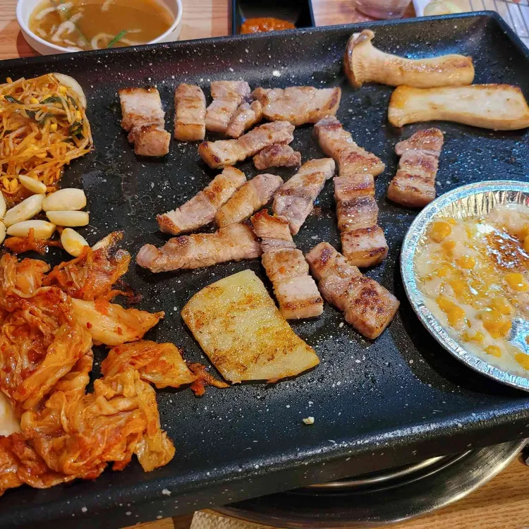 뒷골목생삼겹 대표 사진
