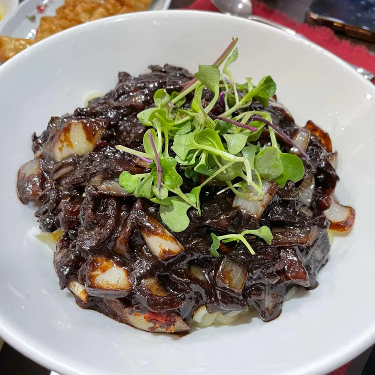 동천홍 대표 사진