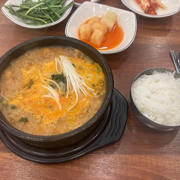 일품돼지국밥 대표 사진