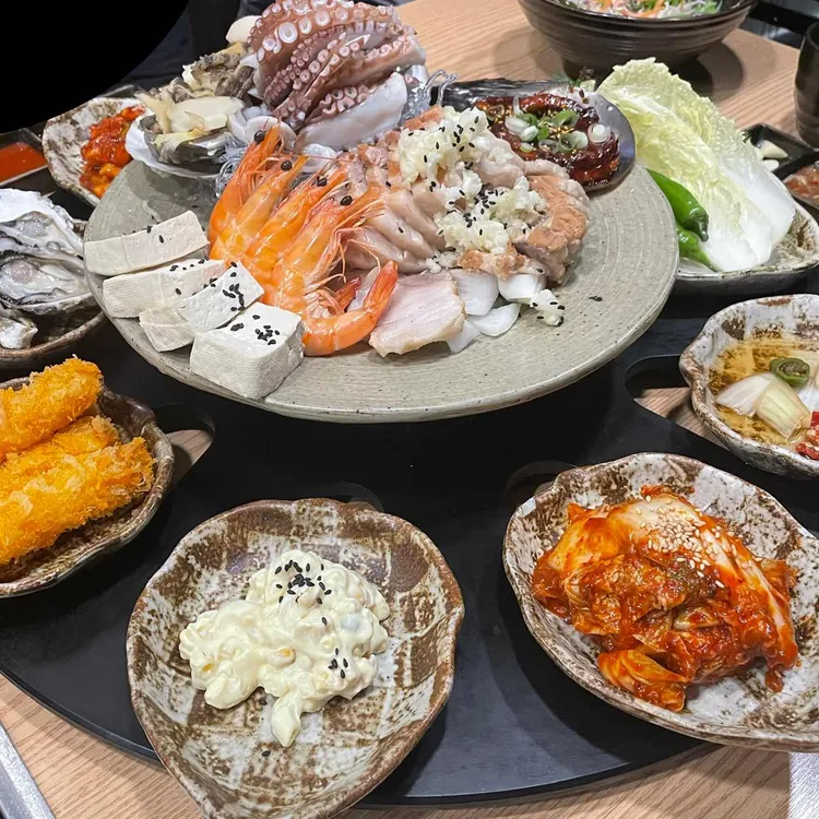 대왕해물문어보쌈 대표 사진
