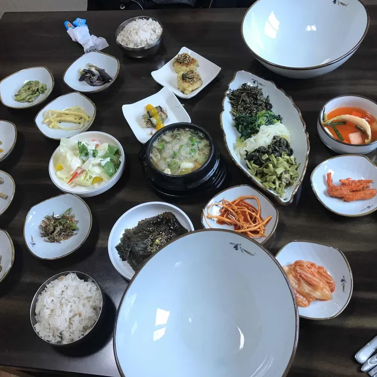 봄날 칼국수 보리밥 대표 사진