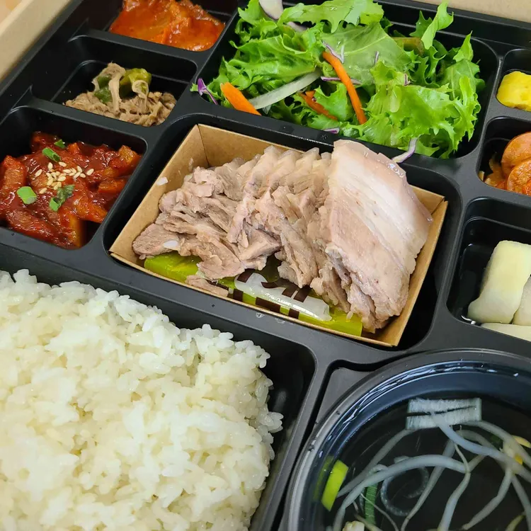 원할머니보쌈족발 박가부대 대표 사진
