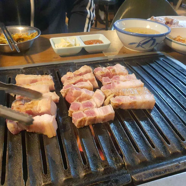제주똥돼지오겹살 사진 1