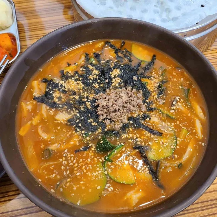 강릉장칼국수 만두 - AI 딩코의 맛집 공략