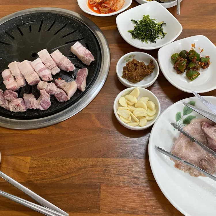 문경약돌돼지 참나무장작구이 대표 사진