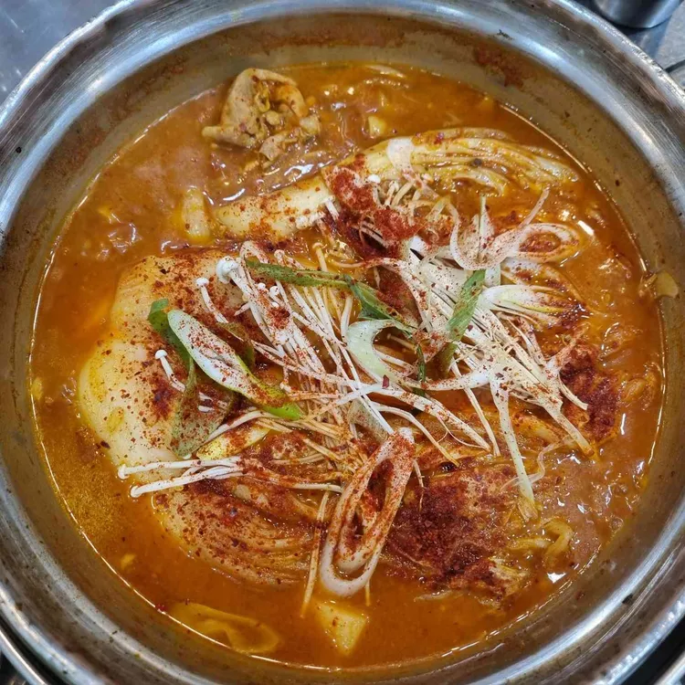 수원대 찌개지존, 학생들이 사랑하는 착한 가격의 찌개집 - AI 딩코의 맛집 공략