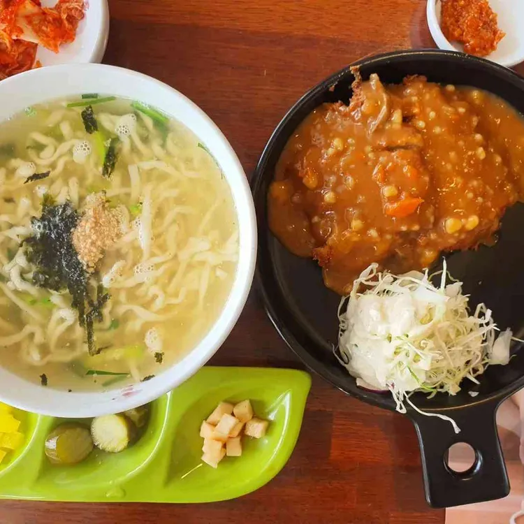 느티나무칼국수&돈까스 대표 사진