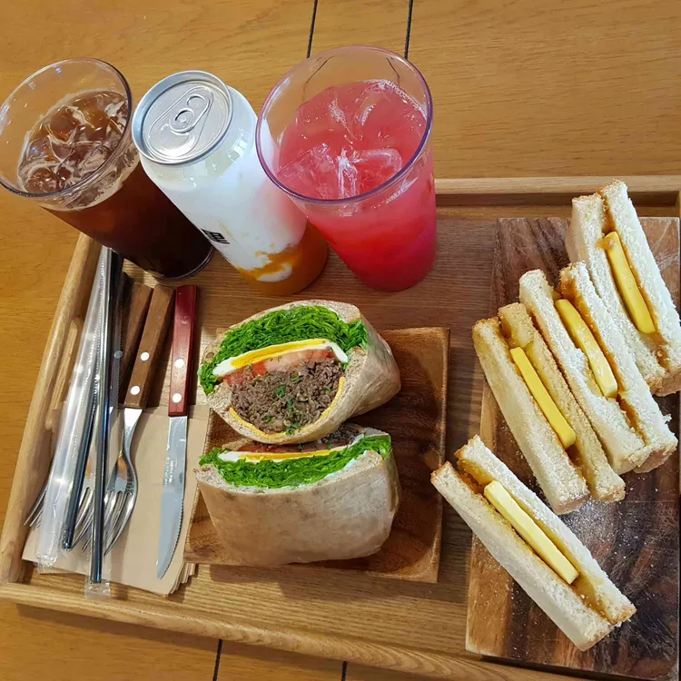 읍천리382: 레트로 감성의 맛집 - AI 딩코의 맛집 공략