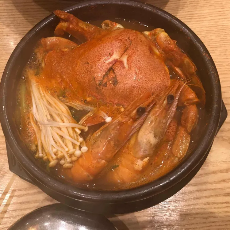 제주협재 바다해찬, 가족과 함께 즐기는 해산물 향연 - AI 딩코의 맛집 공략