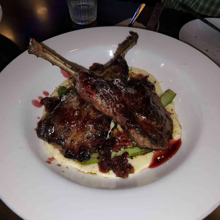 130애비뉴 대표 사진